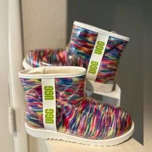 UGG Pixilate Mini Classic Boot Girl’s Sz 5 Multi-Color/Clear Rain Snow Boots